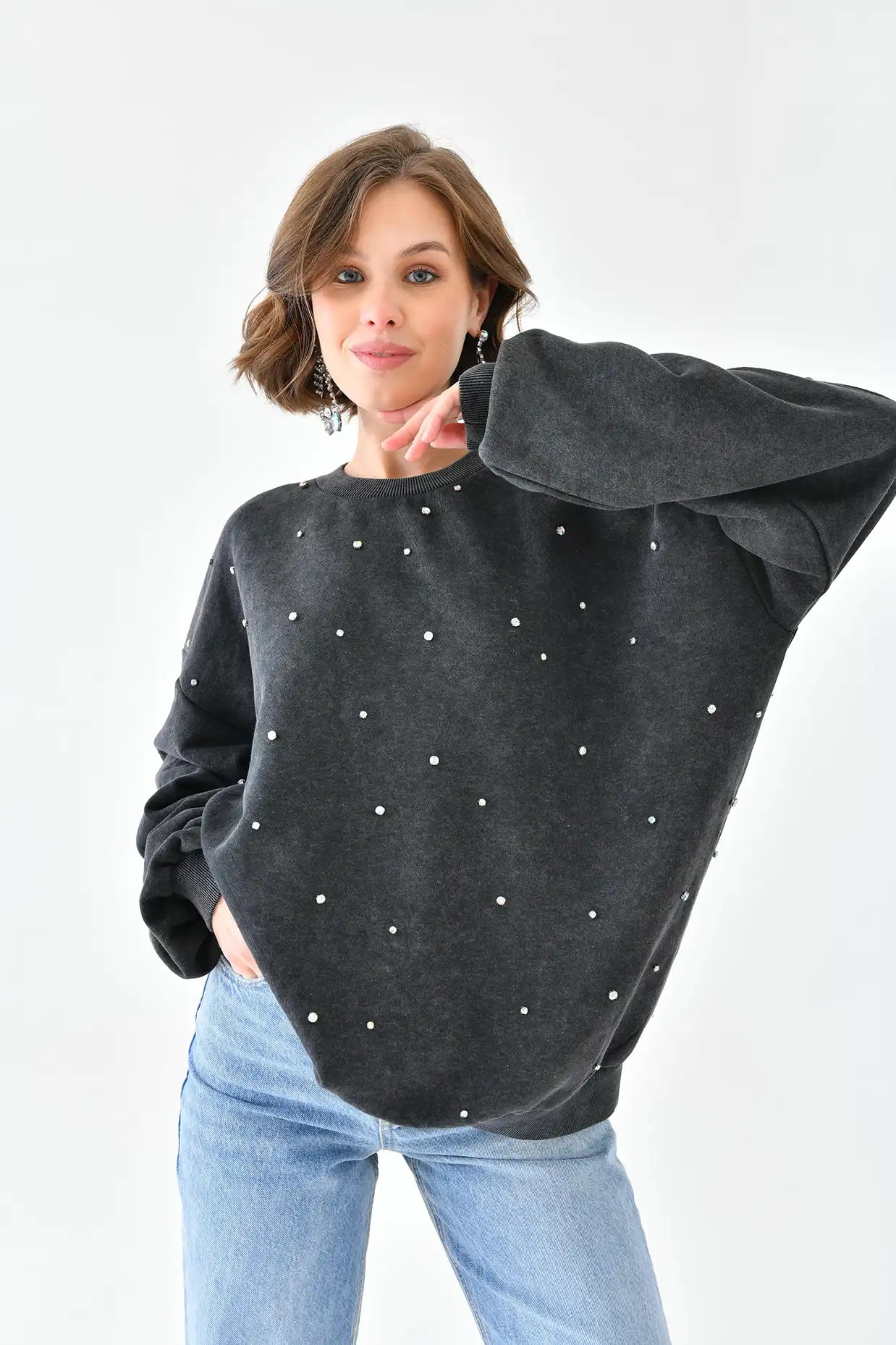 ACID WASHED RHINE STONE EMBELLISHMENT SWEATSHIRT - ANTHRA – Tueba ACID WASHED RHINE STONE EMBELLISHMENT SWEATSHIRT - ANTHRA – Tueba